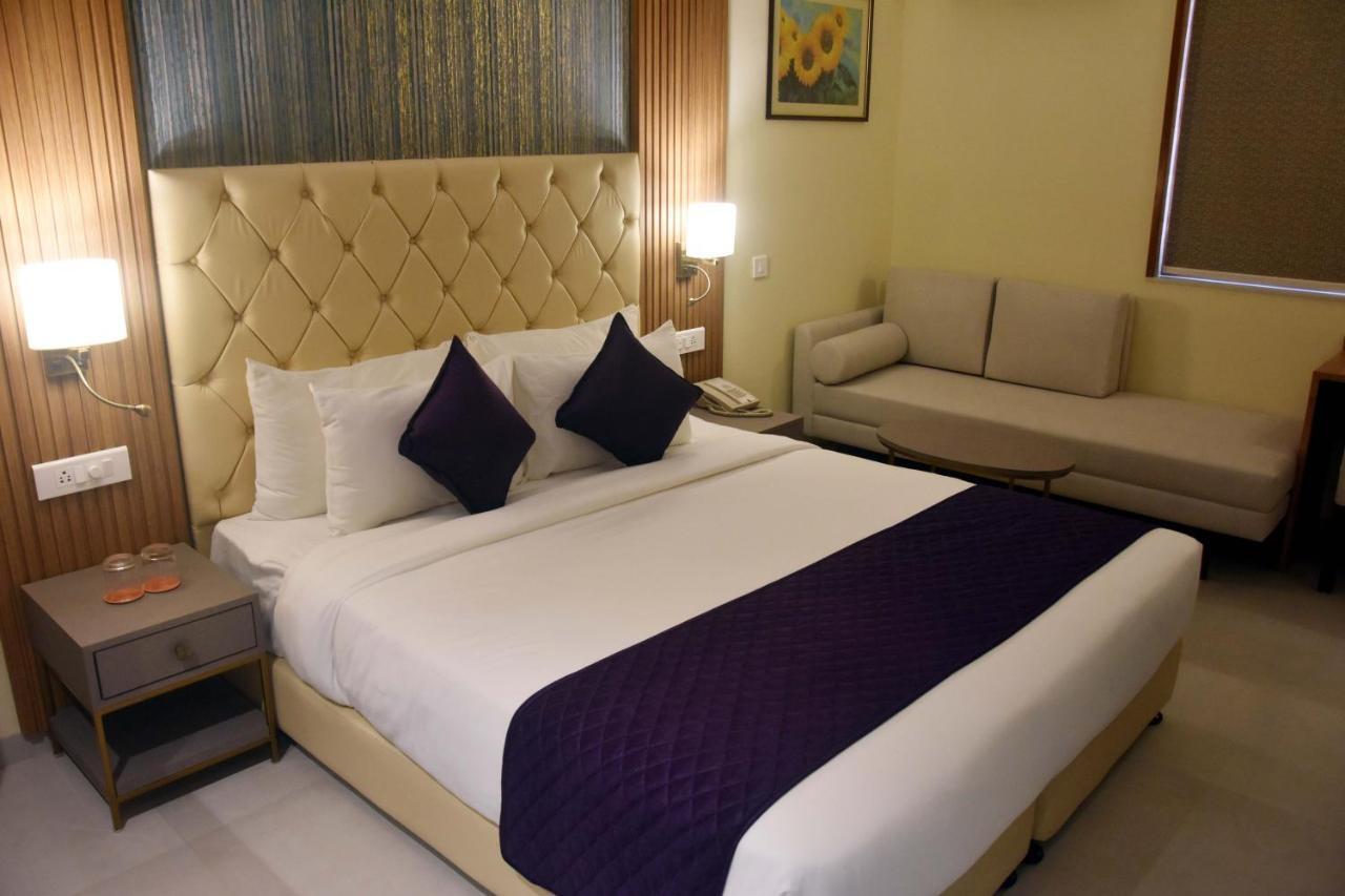 Abbott Hotel Navi Mumbai Extérieur photo